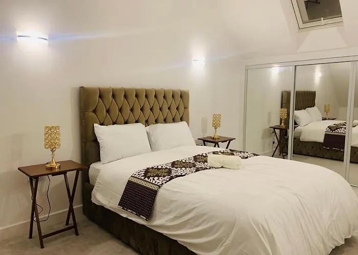 Deluxe En Suite Bedroom With Free On Site Parking